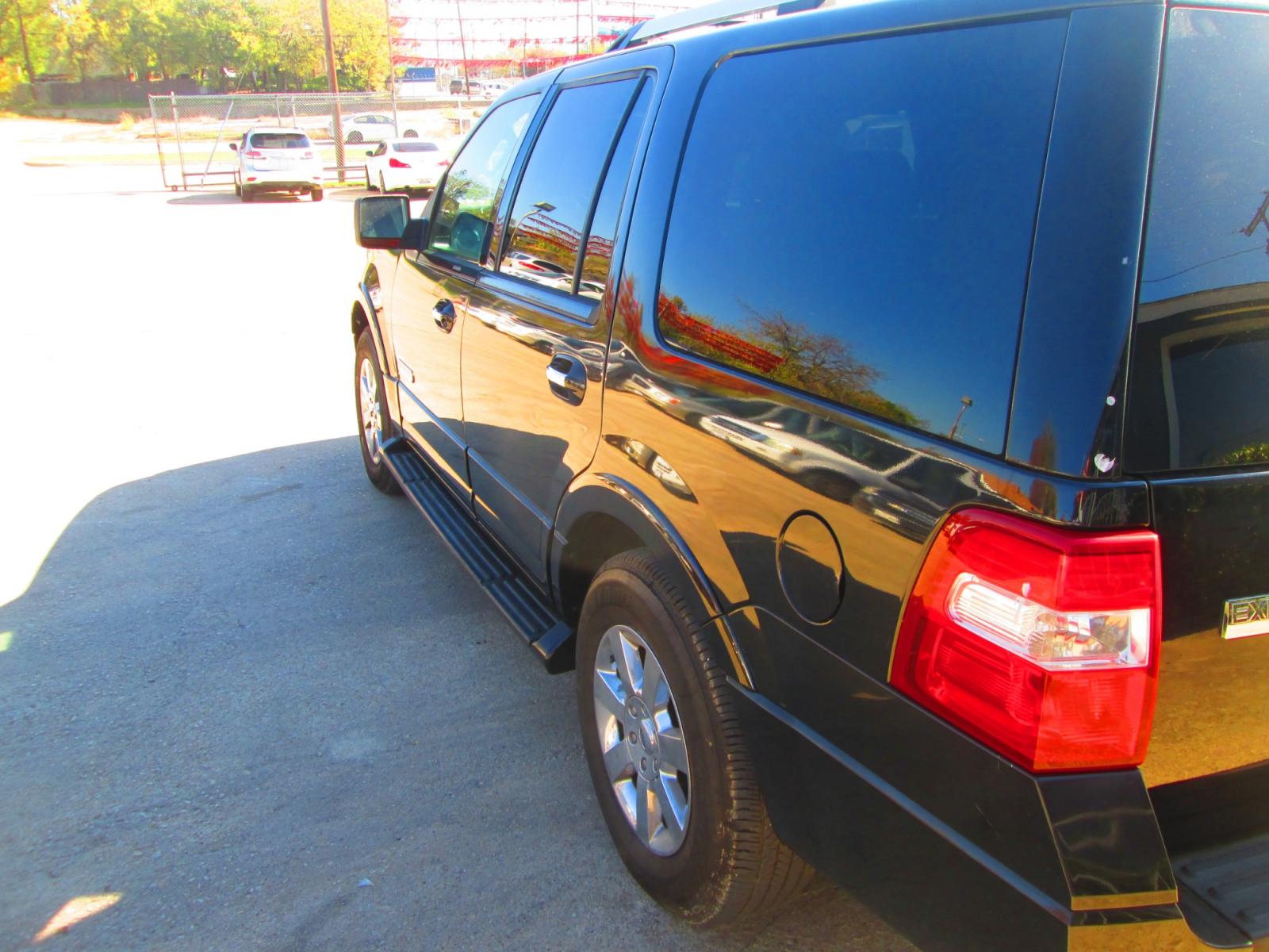 2007 BLACK Ford Expedition Limited 4WD (1FMFU20547L) with an 5.4L V8 SOHC 16V engine, 6-Speed Automatic Overdrive transmission, located at 1815 NE 28th St., Fort Worth, TX, 76106, (817) 625-6251, 32.795582, -97.333069 - Photo #7